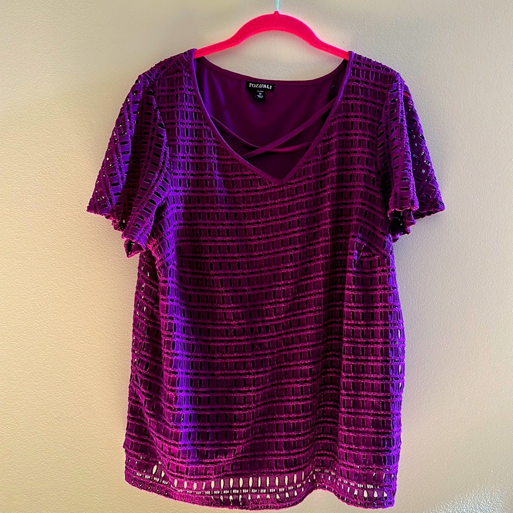 Size 1X open weave top with material underneath.